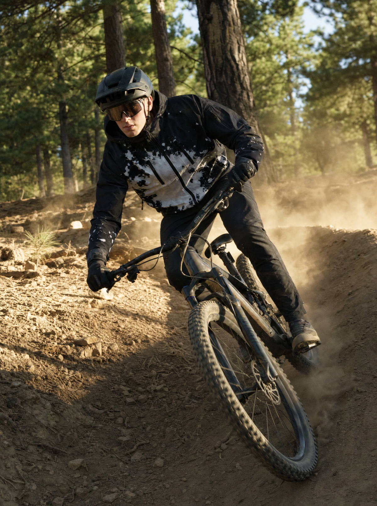 MountainShift jacket in White carving a berm